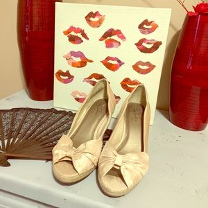 Beige Bow 🎀 Toe Wedges, Life Stride Soft System